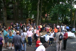 Annual bbq potluck crowd 2010